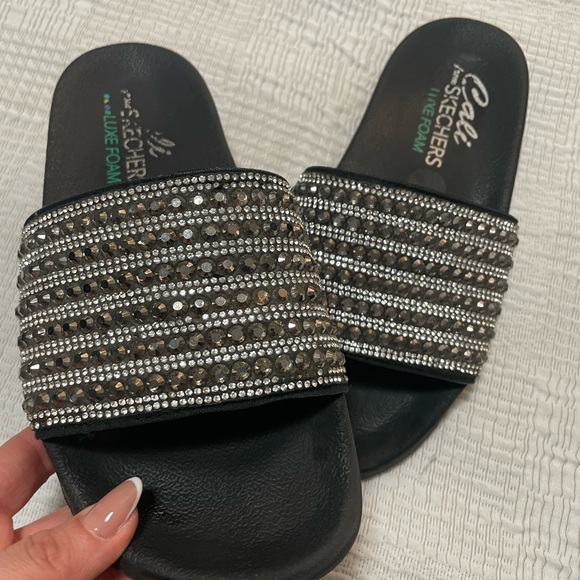 Skechers Shoes - Women 🩴🖤Skechers Black Rhinestone Sandals, size 7